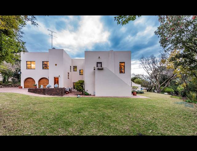 6 BEDROOM HOUSE FOR SALE IN DUXBERRY